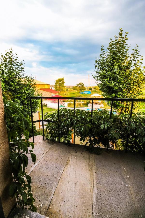 Oazis Hotel Noratus Kültér fotó