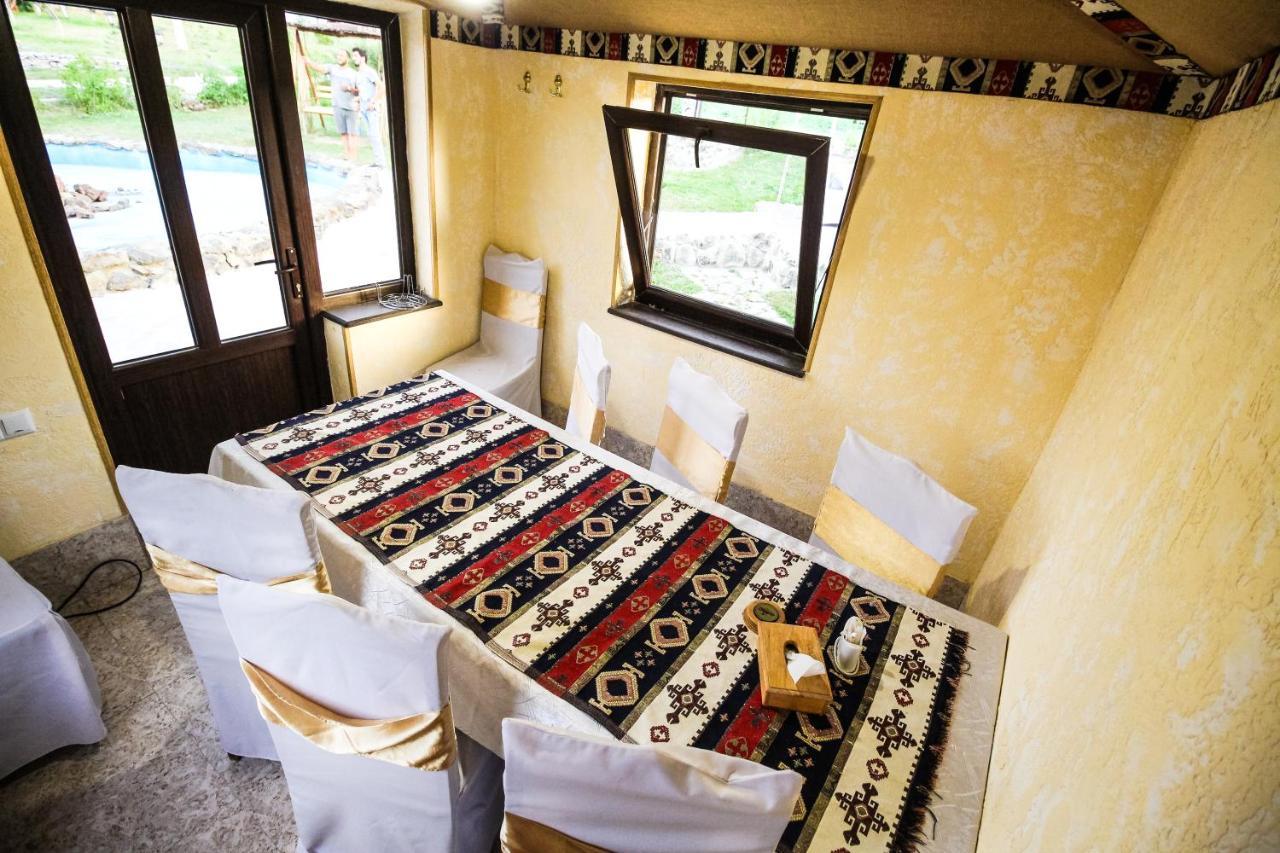 Oazis Hotel Noratus Kültér fotó