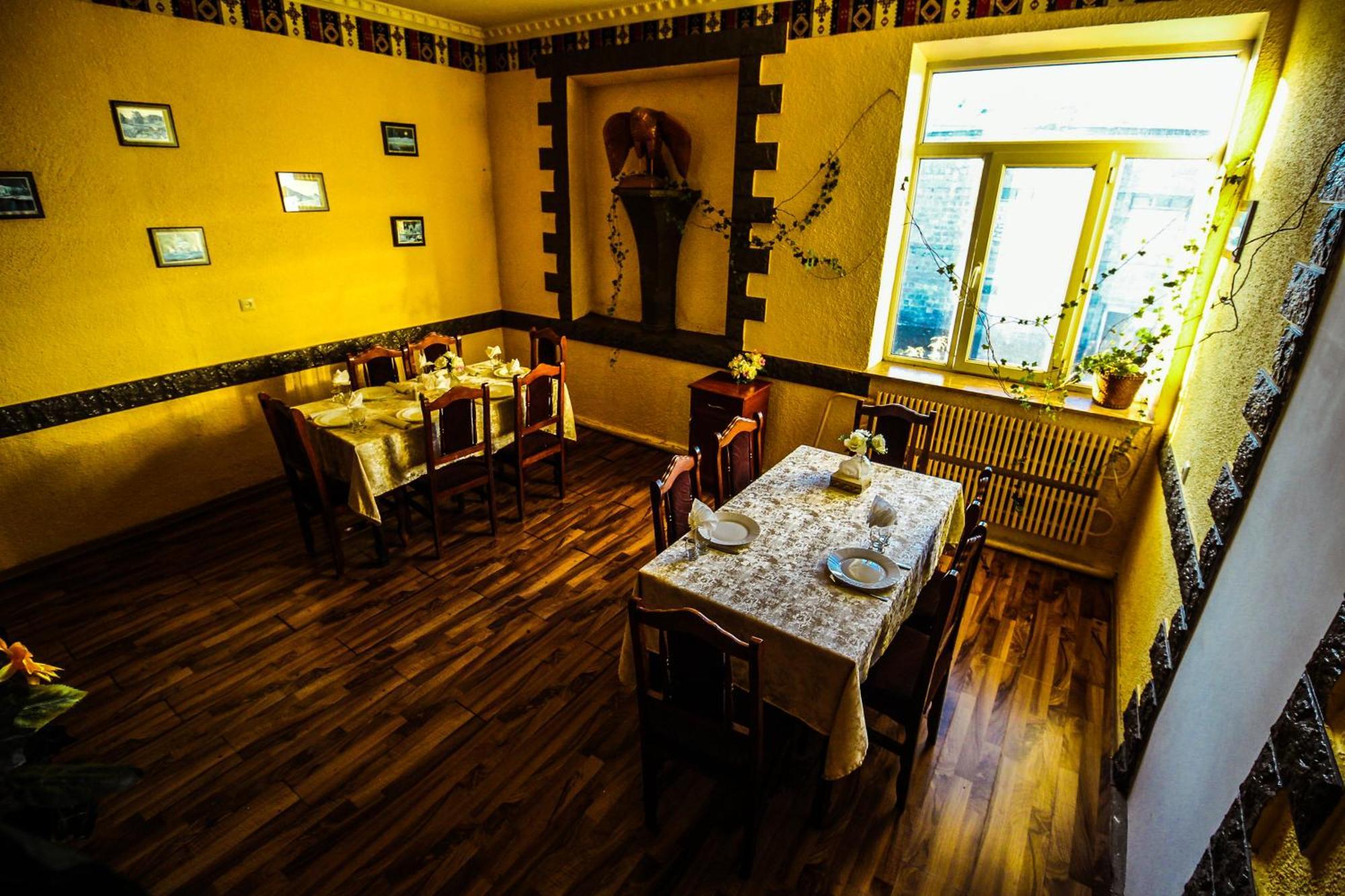 Oazis Hotel Noratus Kültér fotó