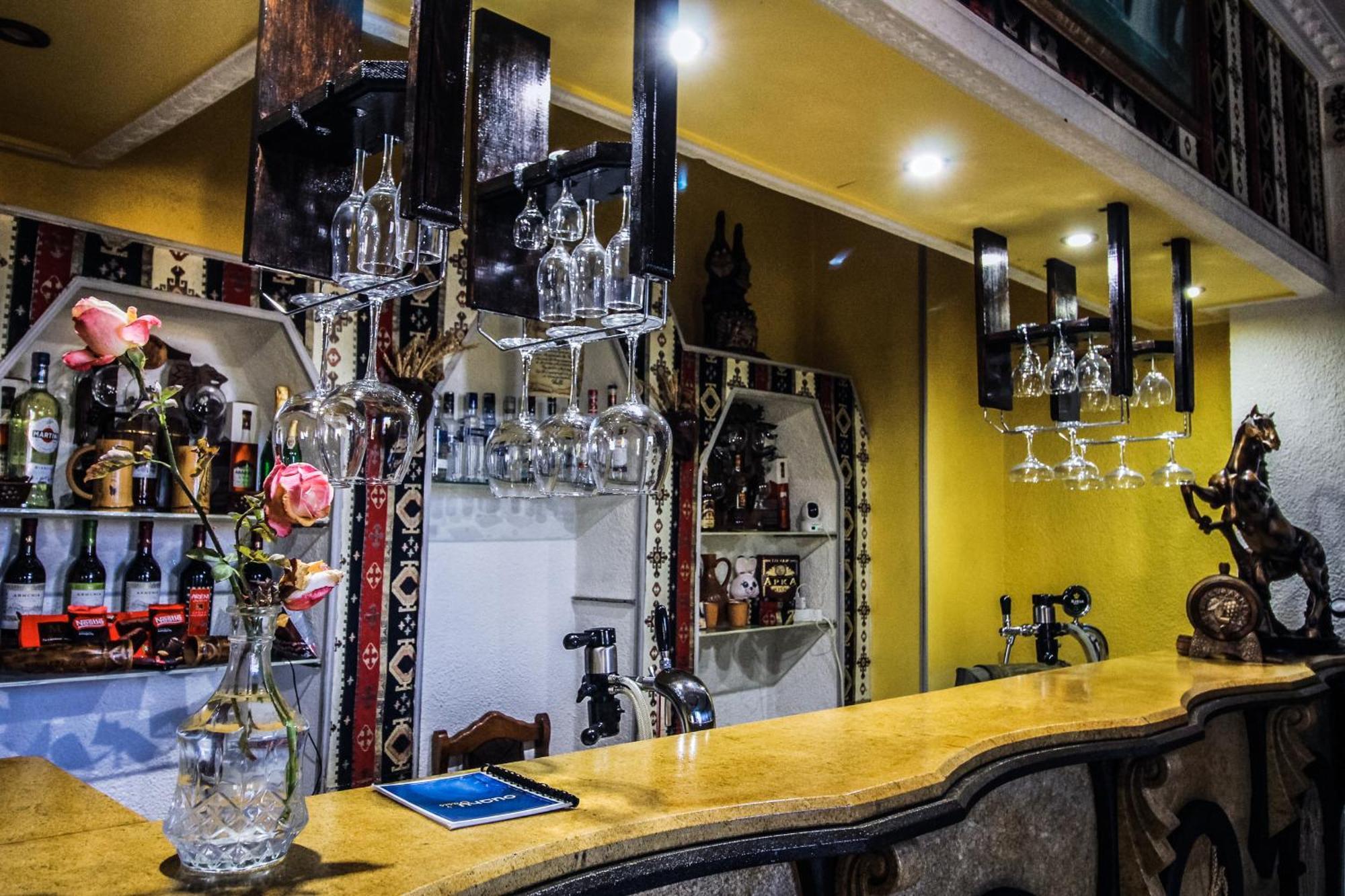 Oazis Hotel Noratus Kültér fotó