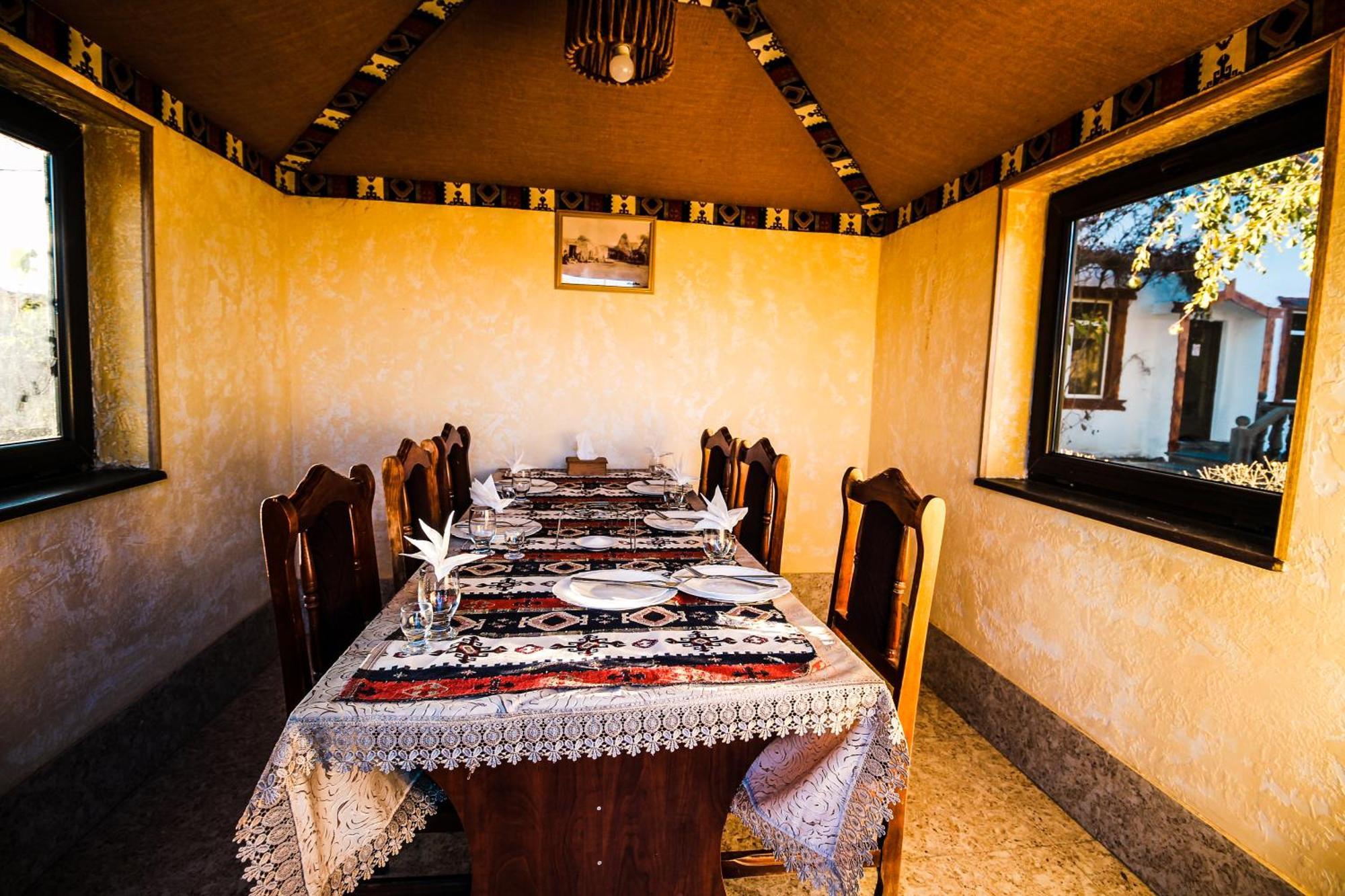Oazis Hotel Noratus Kültér fotó